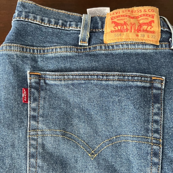I am selling an authentic Levi Jeans - Picture 4 of 6